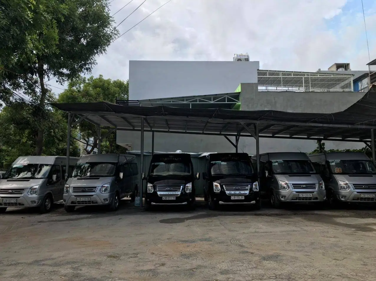 Chúng tôi chuyên cho thuê xe du lịch Đà Nẵng với các dòng xe đời mới nhất từ xe 4 chỗ, 7 chỗ, 9 chỗ Limousine Dcar, 16 chỗ, 29 chỗ, 34 chỗ hay 45 chỗ.